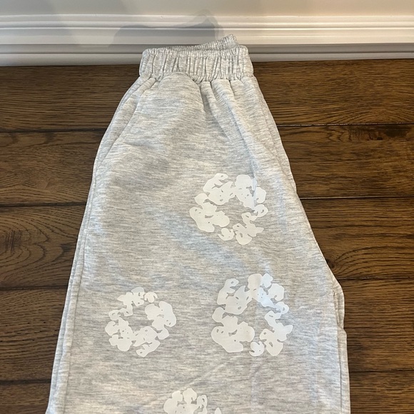 Grey denim tears shorts - Picture 2 of 3